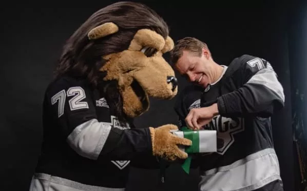 Панарин выкупил игровой номер у маскота «Лос-Анджелеса» | СТАВКА ТВ