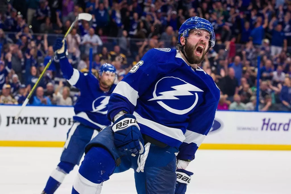 Кучеров вышел на второе место в гонке бомбардиров НХЛ | СТАВКА ТВ