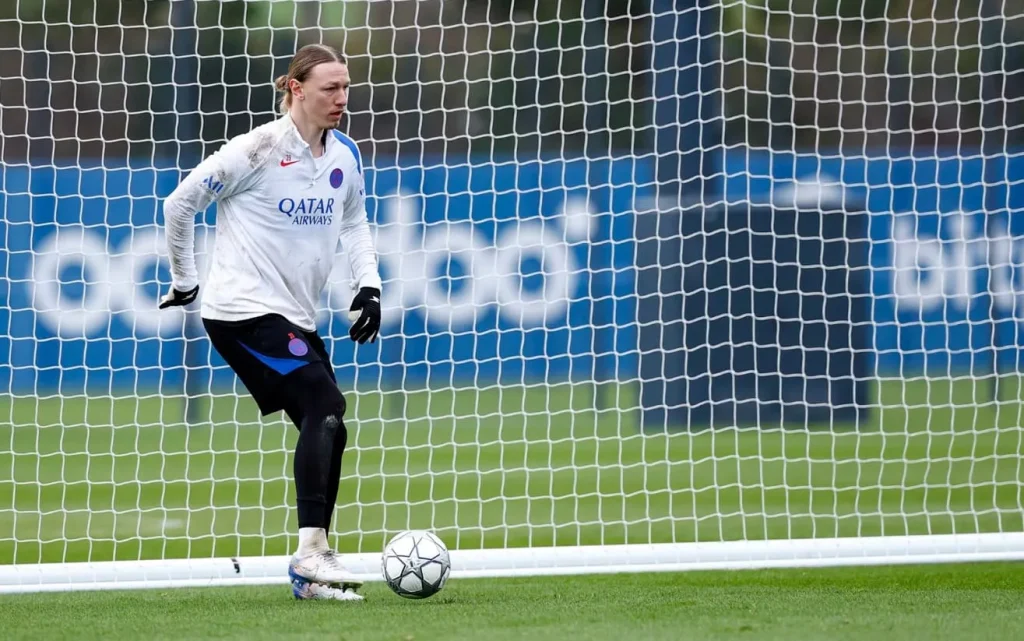 Сафонов впервые высказался о конкуренции с Шевалье | СТАВКА ТВ