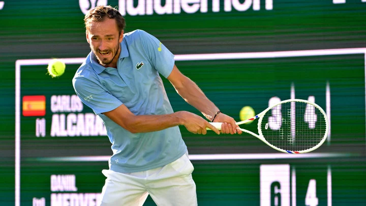 Медведев обыграл Алькараса и вышел в финал «Мастерса» в Индиан-Уэллсе | СТАВКА ТВ