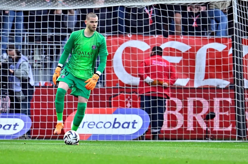 Сафонов окончательно выиграл конкуренцию у Шевалье, француз может покинуть клуб | СТАВКА ТВ