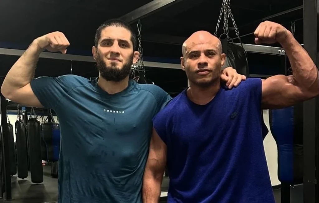 Менеджер Махачева намекнул, что Топурия сорвал поединок с россиянином в Белом доме | СТАВКА ТВ