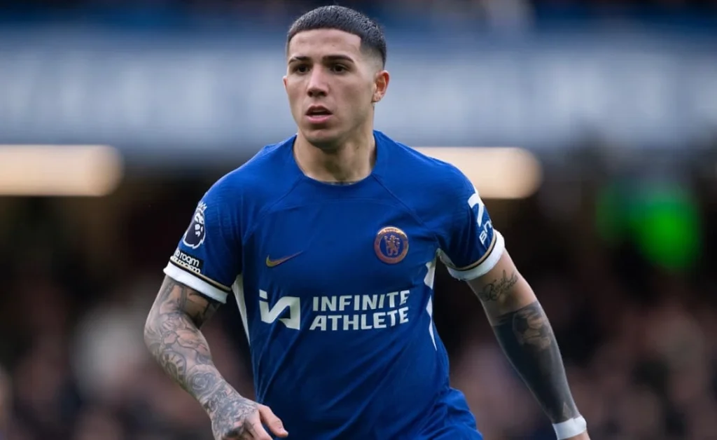 Энцо Фернандес наказан руководством «Челси» за слова о переходе в «Реал» | СТАВКА ТВ