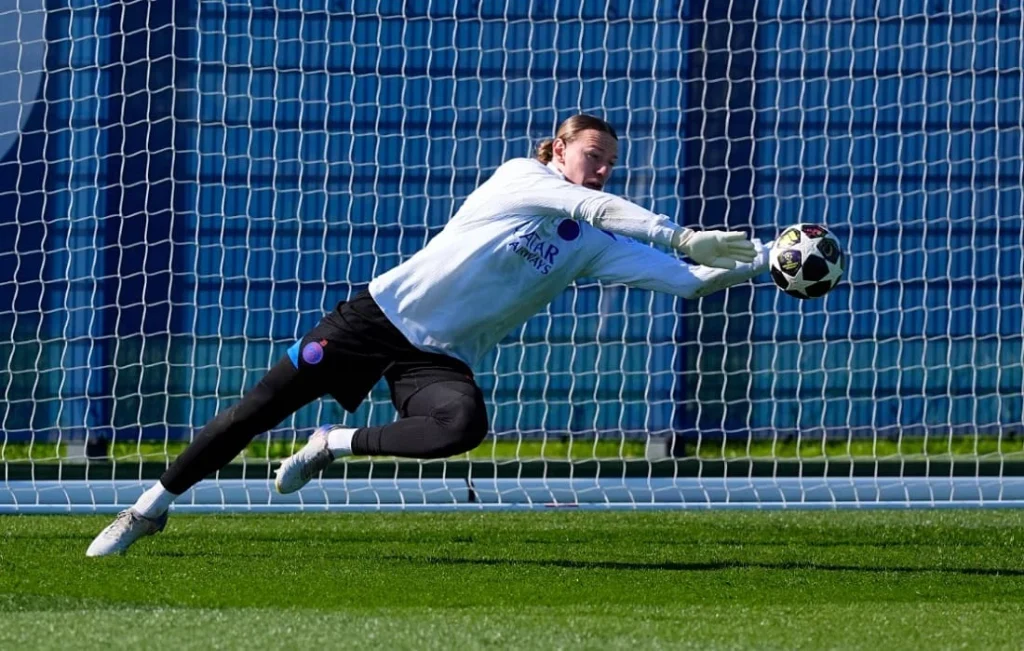 Сафонов оставил пост в соцсети после матча с «Тулузой», в котором допустил грубую ошибку | СТАВКА ТВ